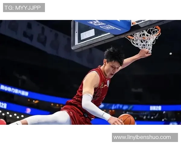 曾凡博：从青涩新秀到篮球场上的璀璨明星之路